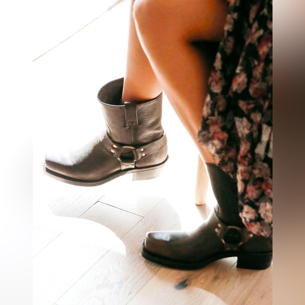Frye Harness Boot, Women 9 1/2, brown 8R boot in excellent condition!